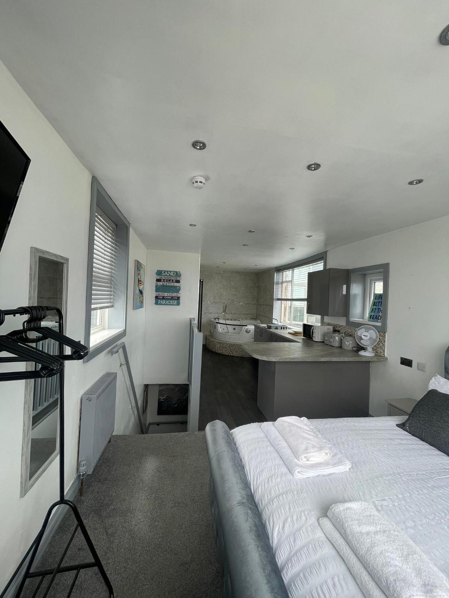 Shore Lodge New Quay Exterior foto